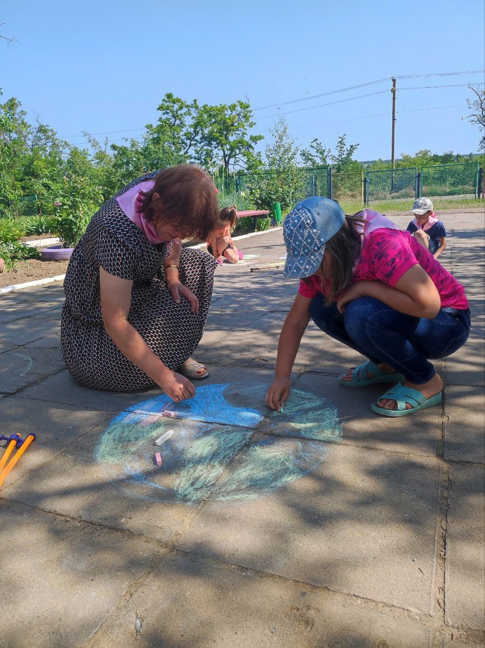 Мой дом-моя Земля - конкурс рисунков на асфальте..